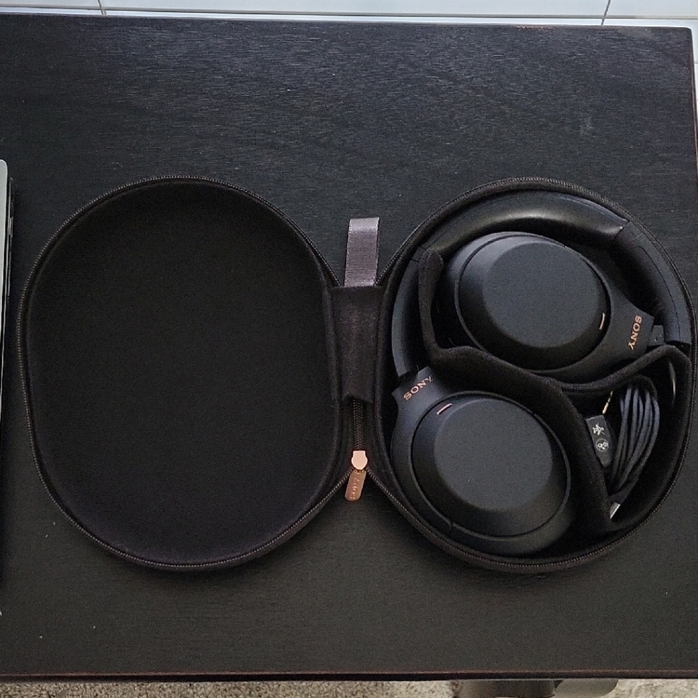 Sony XM-4 Over-Ear Headphones With Case - Black - Picture 2 of 4